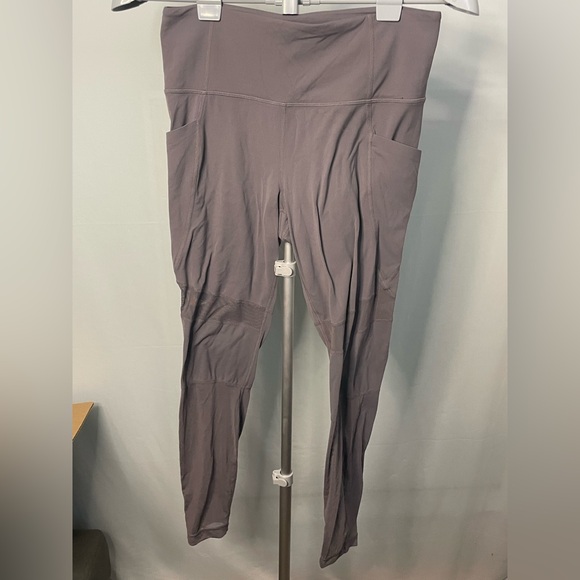 Women's High-Waisted purple Leggings - Athleta size medium - Picture 1 of 10